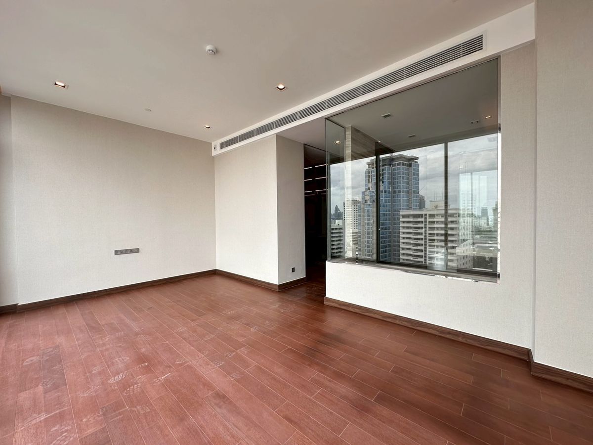 For SaleCondoNana, North Nana,Sukhumvit13, Soi Nana : Sell project room Q1 Sukhumvit. Special price. There are many discounted prices. There are many rooms to choose from.