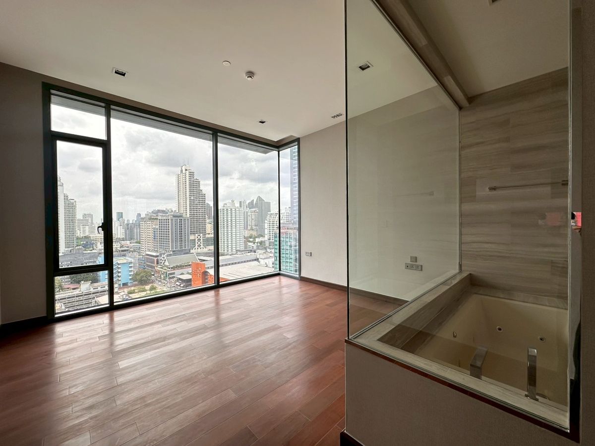 For SaleCondoNana, North Nana,Sukhumvit13, Soi Nana : Sell project room Q1 Sukhumvit 3 bedrooms, special price with special promotion in the backyard