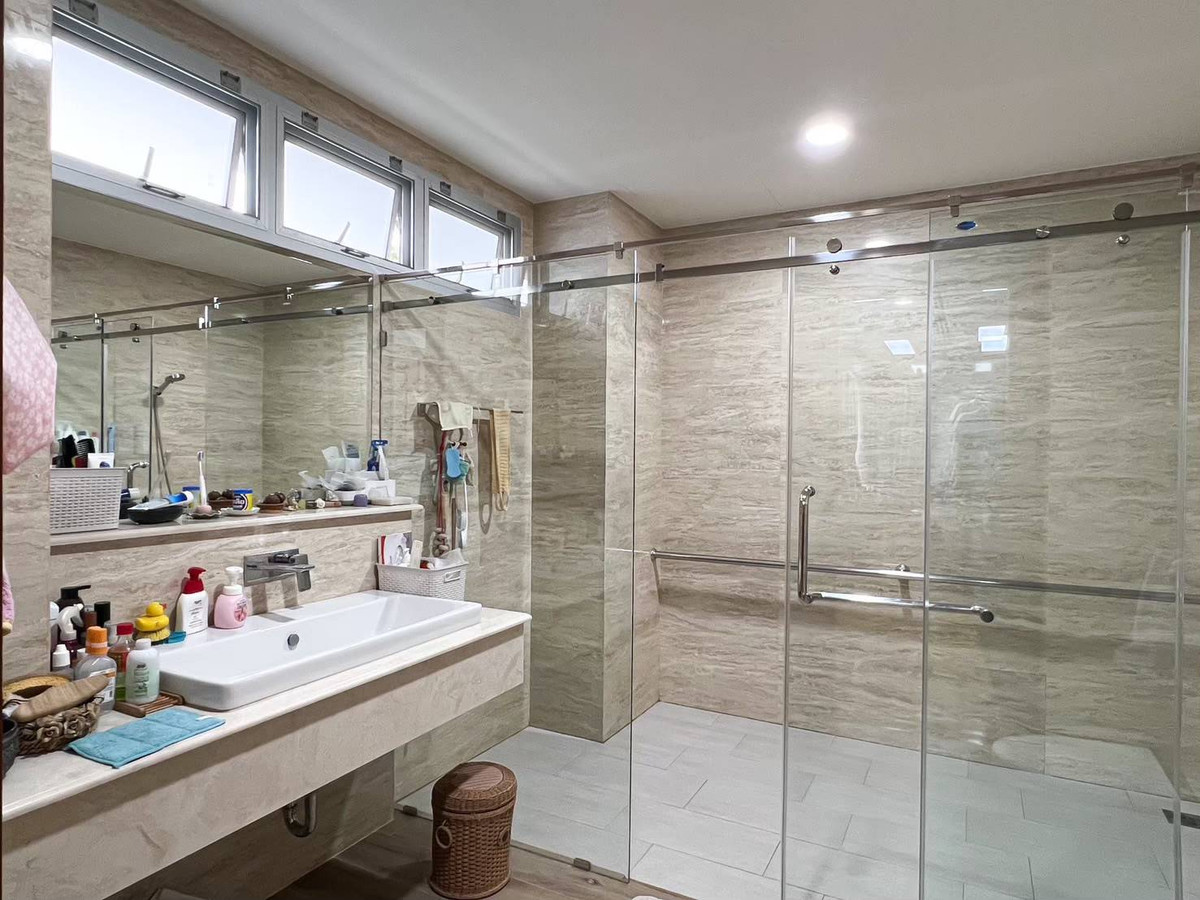 For SaleHome OfficeVipawadee, Don Mueang, Lak Si : Selling office buildings House for sale in Soi Chaeng Watthana 12 (Pak Soi- Crown Hospital), Lak Si District, Bangkok, Chaeng Watthana, Vibhavadi, Laksi near the pink MRT Expressway