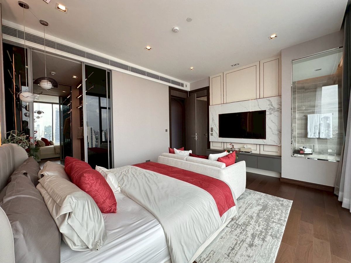 For SaleCondoNana, North Nana,Sukhumvit13, Soi Nana : Project room for sale. Q1 Sukhumvit 3BEDOOM. Special price. Get a home promotion. Contact.