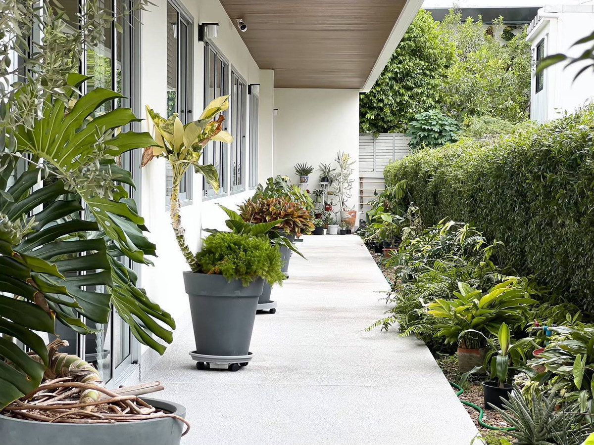 For SaleHome OfficeVipawadee, Don Mueang, Lak Si : Selling office buildings House for sale in Soi Chaeng Watthana 12 (Pak Soi- Crown Hospital), Lak Si District, Bangkok, Chaeng Watthana, Vibhavadi, Laksi near the pink MRT Expressway