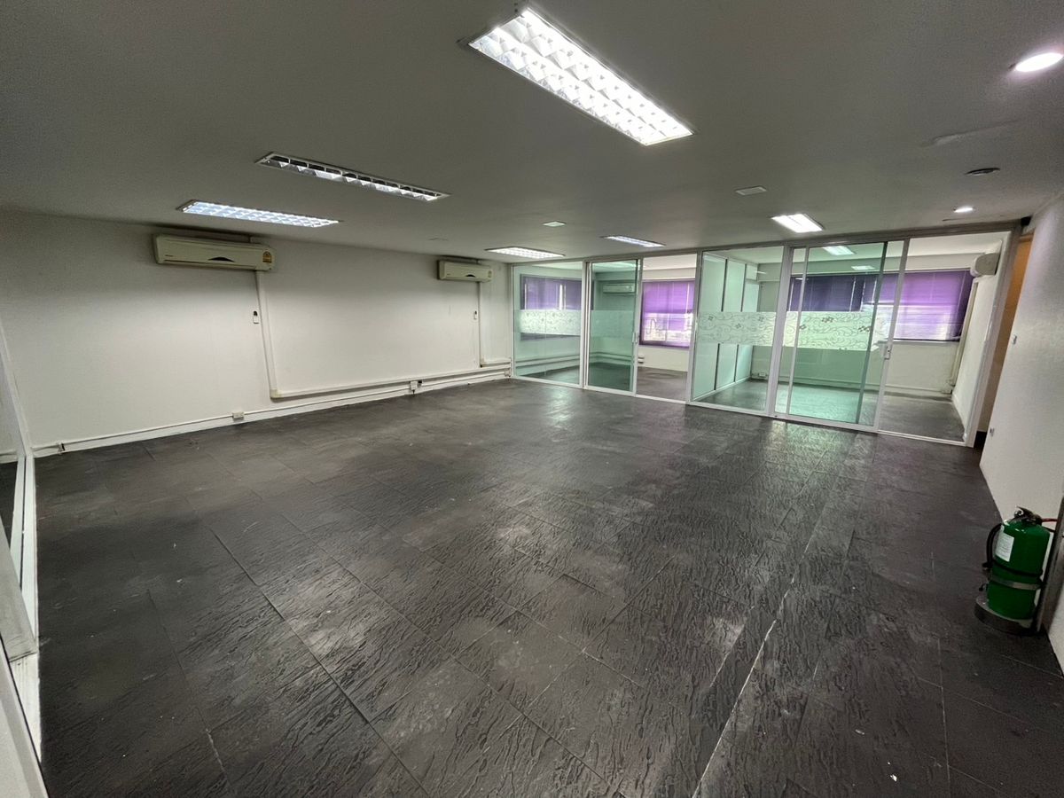 ให้เช่าอาคารพาณิชย์นวมินทร์ รามอินทรา : ✨ ให้เช่าอาคารพาณิชย์/สำนักงาน ติดถนนวัชรพล–ใกล้ตลาดถนอมมิตร ทำเลเด่นมาก ✨ 📍 เลือกเช่ารายชั้น อาคารสูง 5-7 ชั้น พื้นที่ใช้สอย 130 - 200 ตร.ม./ชั้น