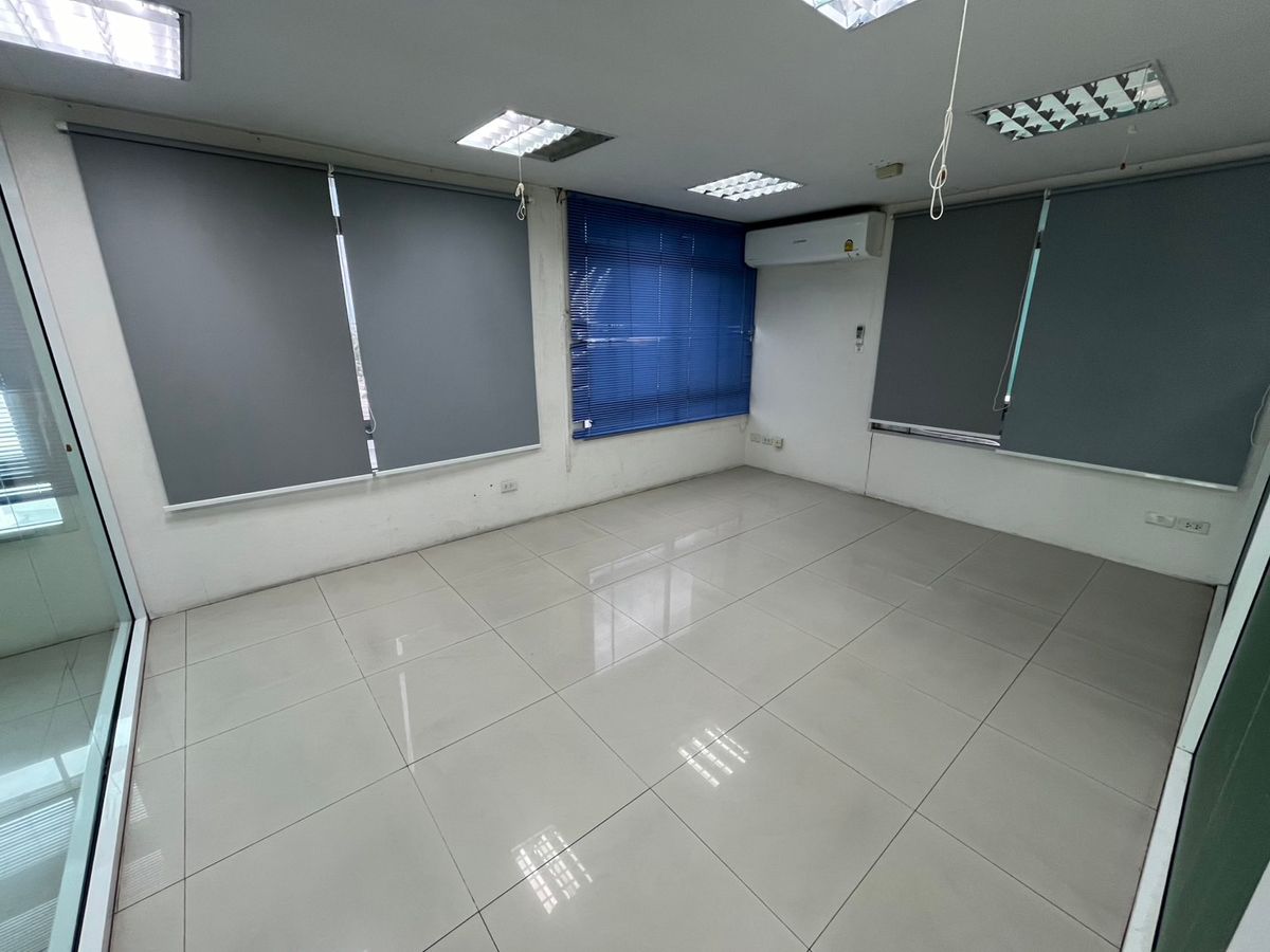 ให้เช่าอาคารพาณิชย์นวมินทร์ รามอินทรา : ✨ ให้เช่าอาคารพาณิชย์/สำนักงาน ติดถนนวัชรพล–ใกล้ตลาดถนอมมิตร ทำเลเด่นมาก ✨ 📍 เลือกเช่ารายชั้น อาคารสูง 5-7 ชั้น พื้นที่ใช้สอย 130 - 200 ตร.ม./ชั้น