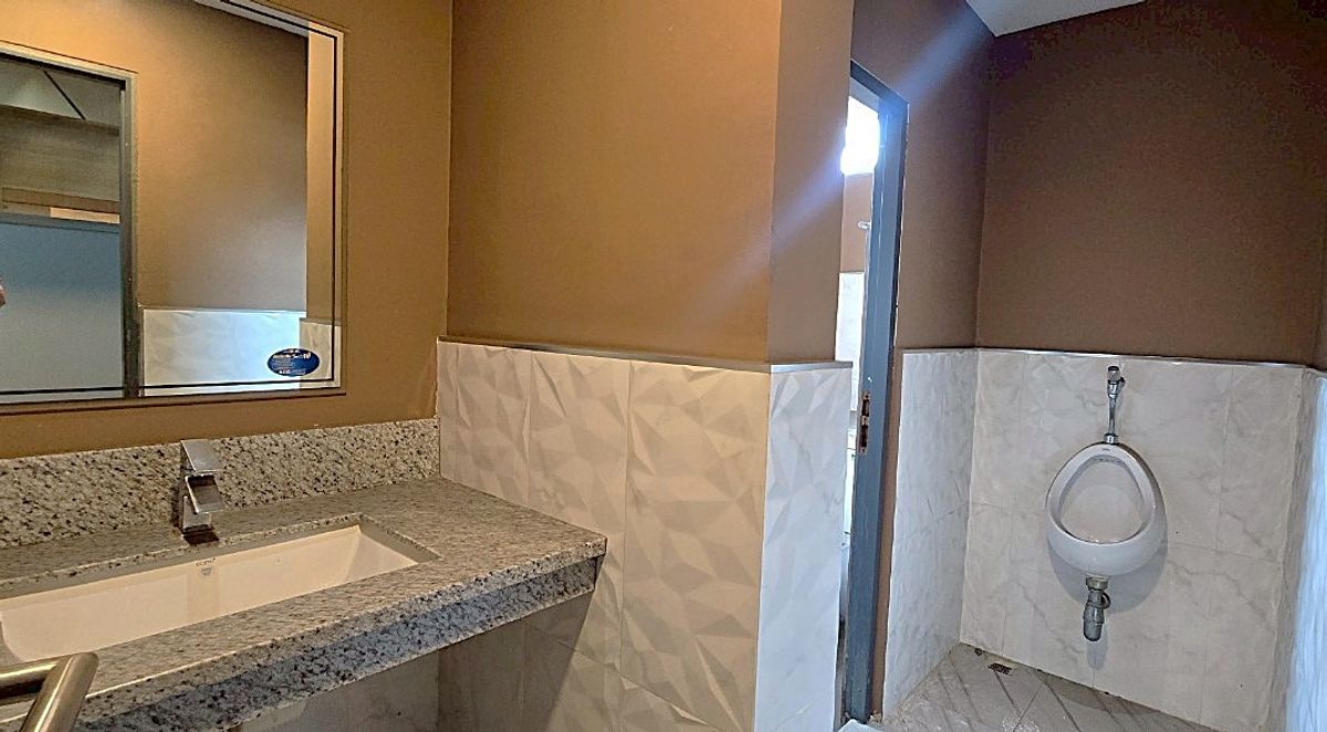 For RentShop HouseSukhumvit, Asoke, Thonglor : Building for rent with elevator. Walking distance to Airport Link. Asoke – Rama 9 ** NO CO-AGENT ** 