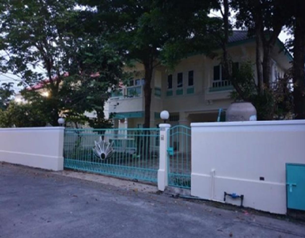 For SaleHousePathum Thani,Rangsit, Thammasat : For Sale House for sale 99.3 square wah, Mani Rin Village, Masterpiece, Rangsit, Pathum Thani, the main road Next to the new Renovate house market / Special price