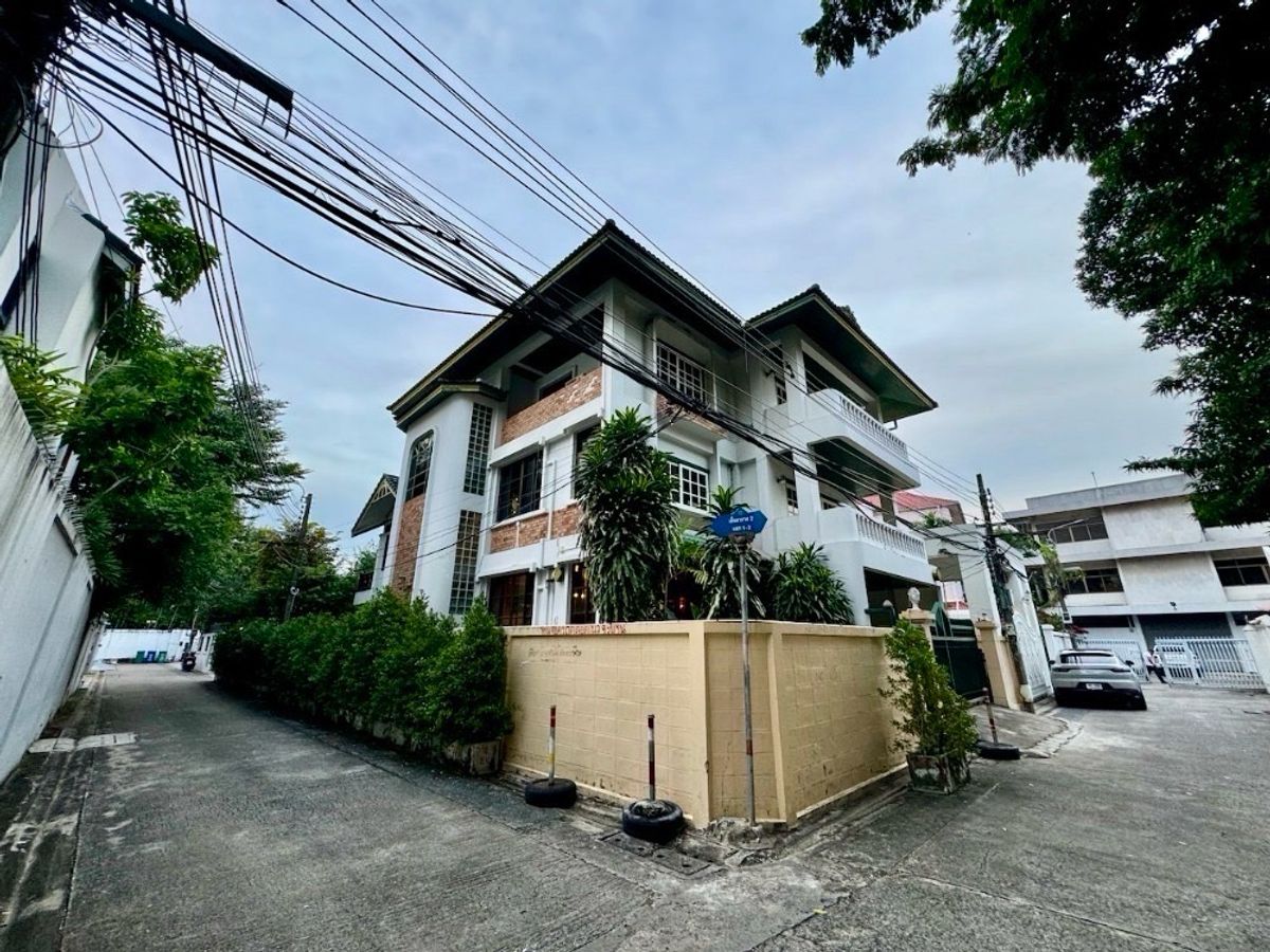 ให้เช่าบ้านสาทร นราธิวาส : ให้เช่าบ้านเดี่ยวหลังใหญ่ ย่านสาทร เฟอร์นิเจอร์ครบพร้อมเข้าอยู่‼️Line@neeproperty(ตอบไวมาก)