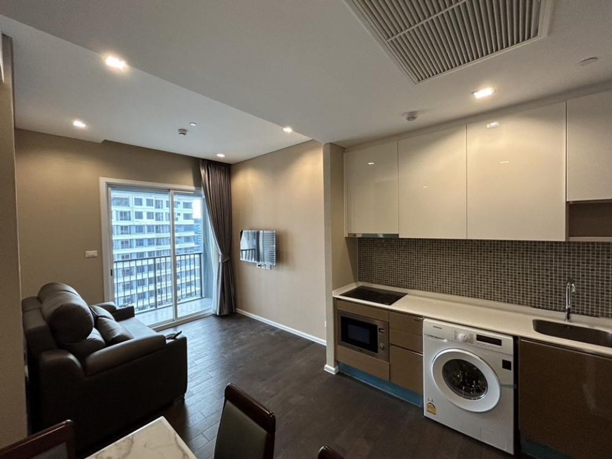 For RentCondoLadprao, Central Ladprao : Rent The Saint Residences Ladprao. Price 30,000 baht.