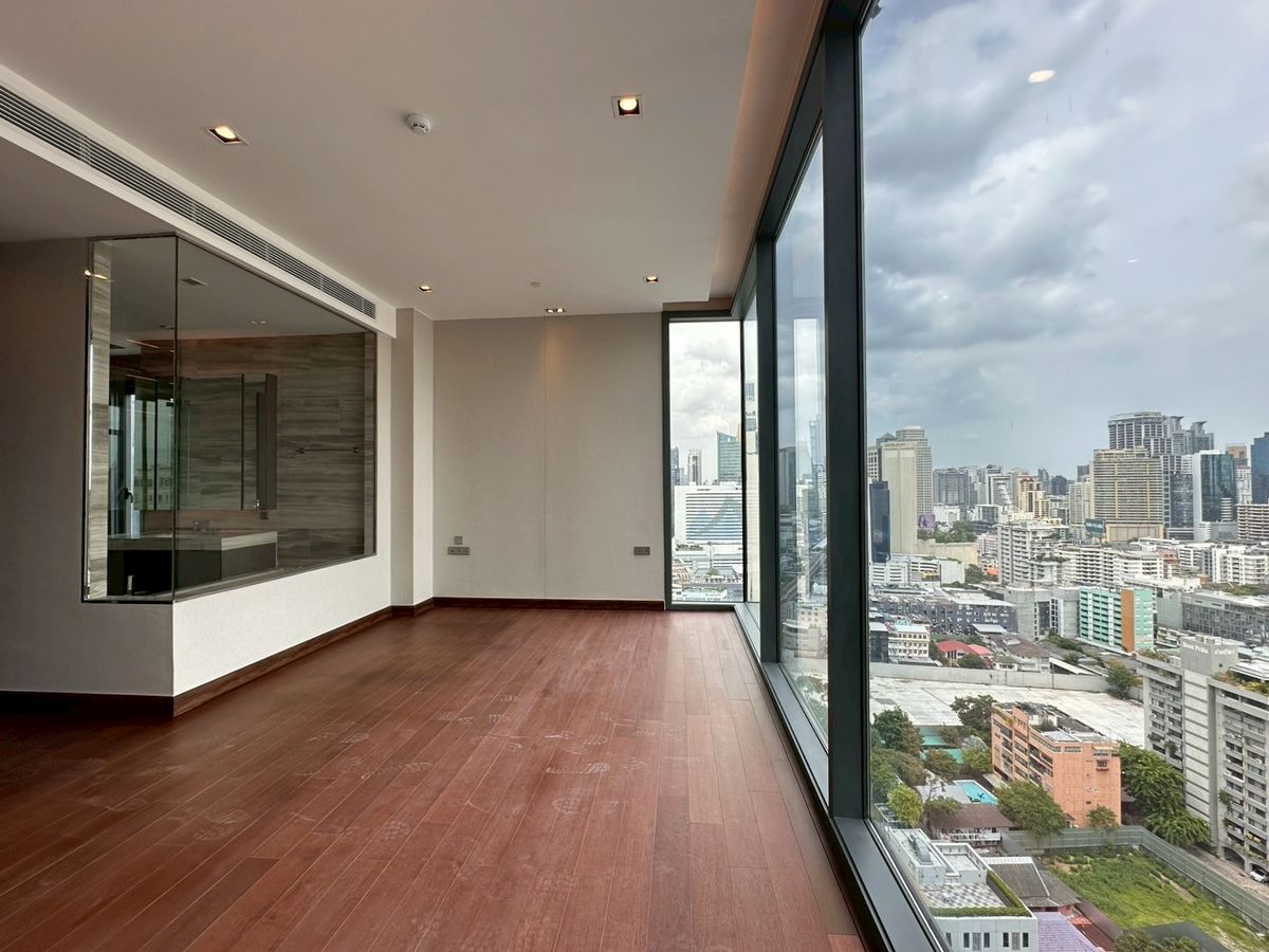 For SaleCondoNana, North Nana,Sukhumvit13, Soi Nana : Sell project room Q1 Sukhumvit. Special price. There are many discounted prices. There are many rooms to choose from.