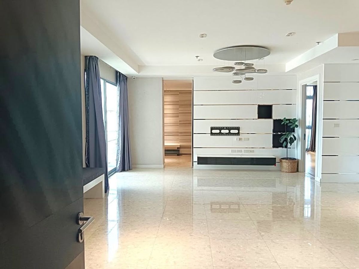 ขายคอนโดสุขุมวิท อโศก ทองหล่อ : ขายคอนโด Nusasiri Grand ราคา 24,500,000 บาท [NCs250711]