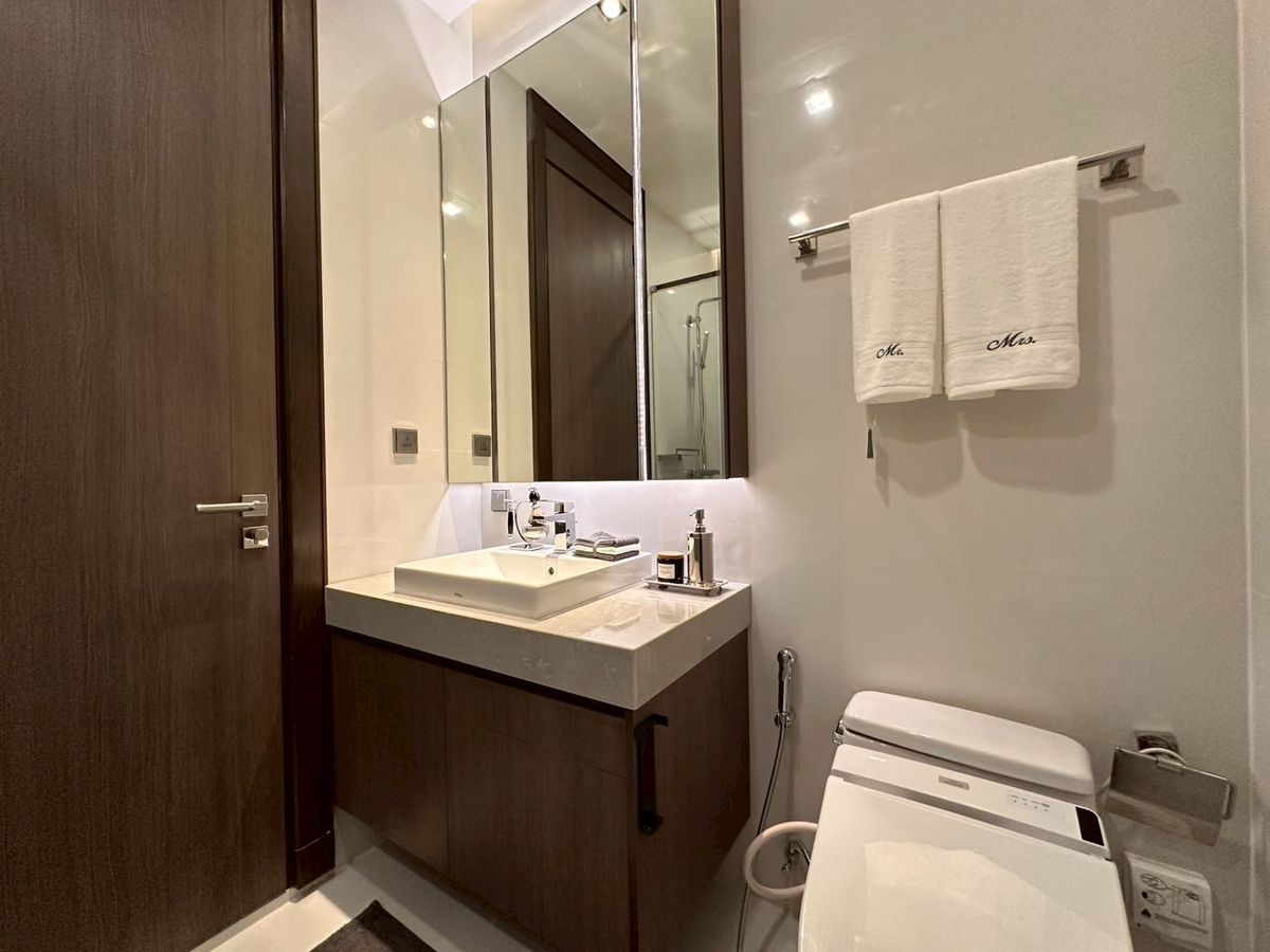 For SaleCondoNana, North Nana,Sukhumvit13, Soi Nana : Project room for sale. Q1 Sukhumvit 3BEDOOM. Special price. Get a home promotion. Contact.
