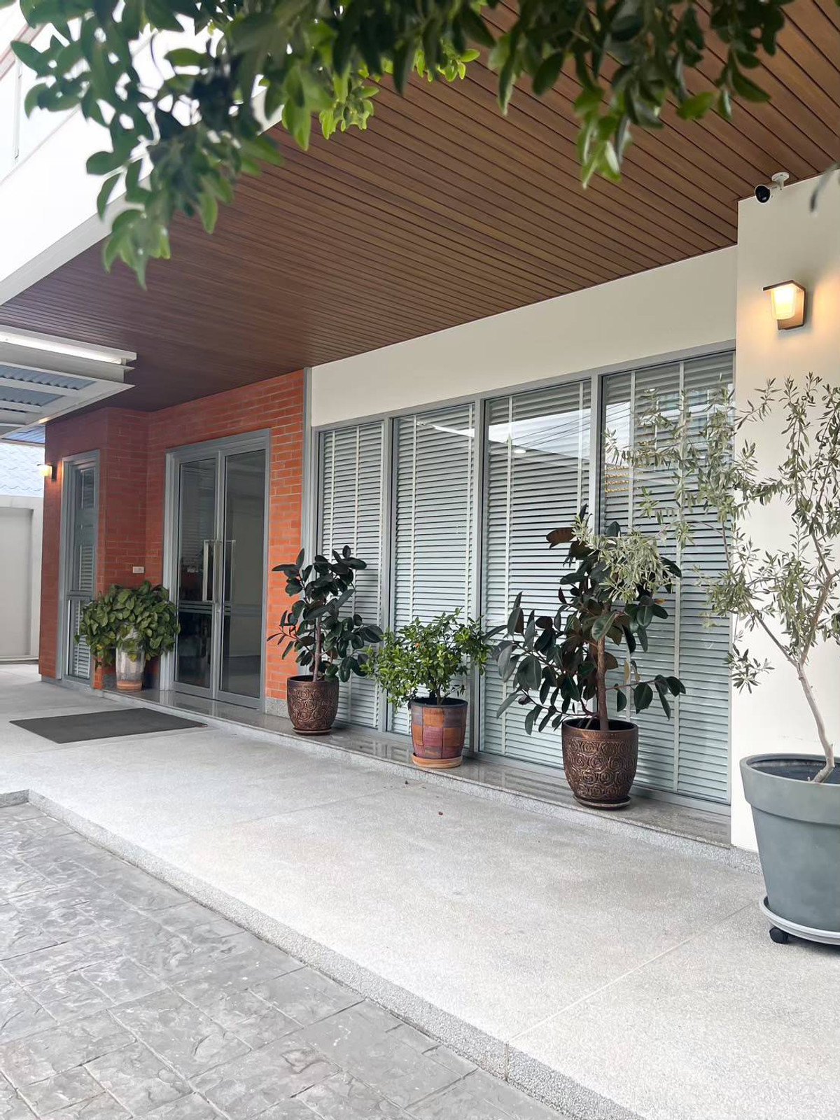 For SaleHome OfficeVipawadee, Don Mueang, Lak Si : Selling office buildings House for sale in Soi Chaeng Watthana 12 (Pak Soi- Crown Hospital), Lak Si District, Bangkok, Chaeng Watthana, Vibhavadi, Laksi near the pink MRT Expressway
