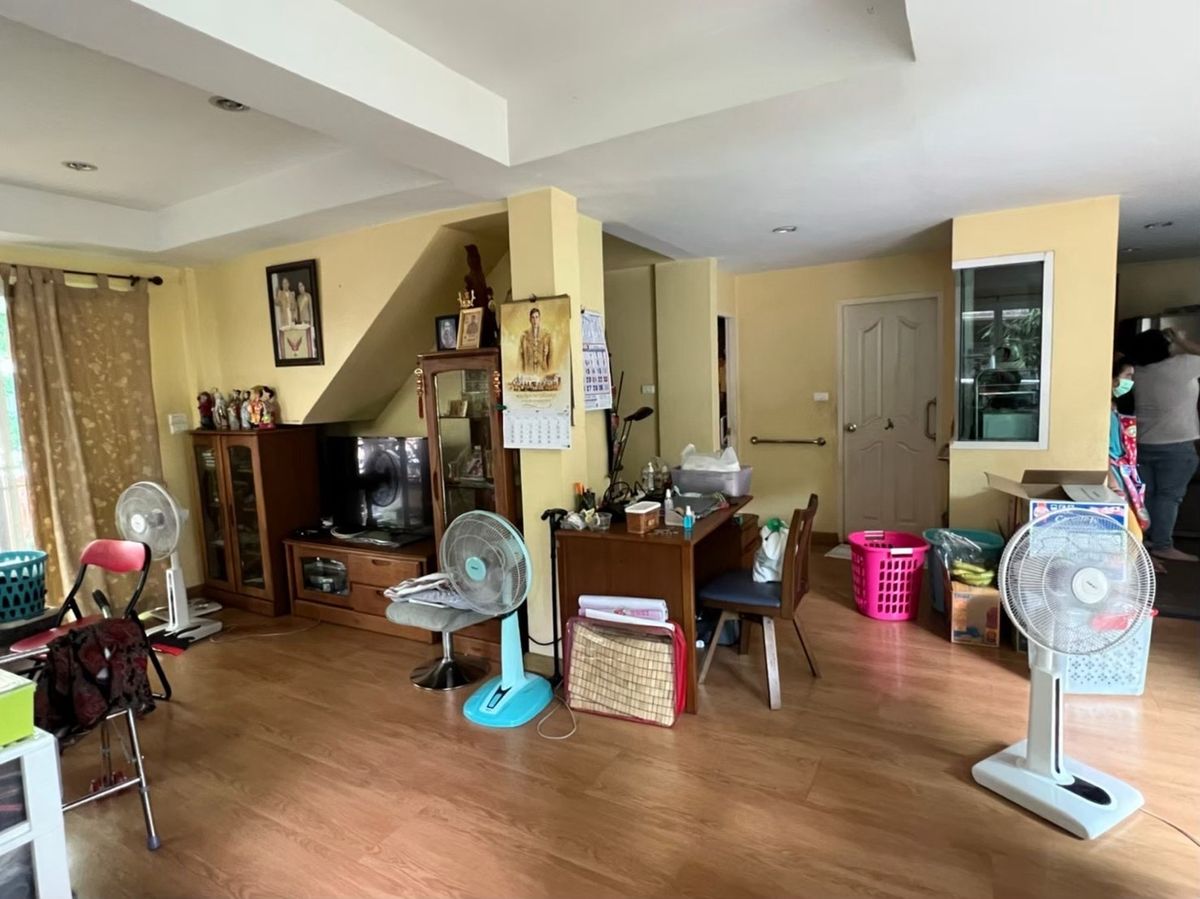 For SaleHouseLadkrabang, Suwannaphum Airport : Single house, 4 bedrooms, 3 water on the main road 54 sq. (Owner selling by themselves)