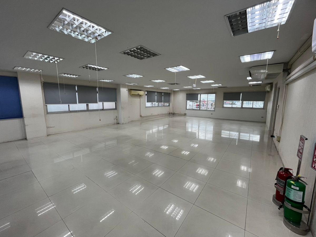 ให้เช่าอาคารพาณิชย์นวมินทร์ รามอินทรา : ✨ ให้เช่าอาคารพาณิชย์/สำนักงาน ติดถนนวัชรพล–ใกล้ตลาดถนอมมิตร ทำเลเด่นมาก ✨ 📍 เลือกเช่ารายชั้น อาคารสูง 5-7 ชั้น พื้นที่ใช้สอย 130 - 200 ตร.ม./ชั้น