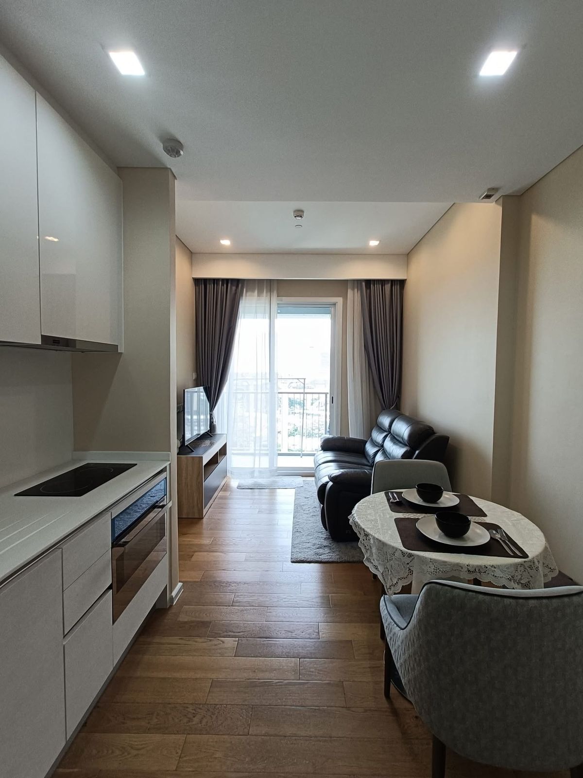 ให้เช่าคอนโดลาดพร้าว เซ็นทรัลลาดพร้าว : ให้เช่า 📍 The Saint Residences 📍 เฟอร์นิเจอร์ และ เครื่องใช้ไฟฟ้าครบ ใกล้ BTS ห้าแยกลาดพร้าว