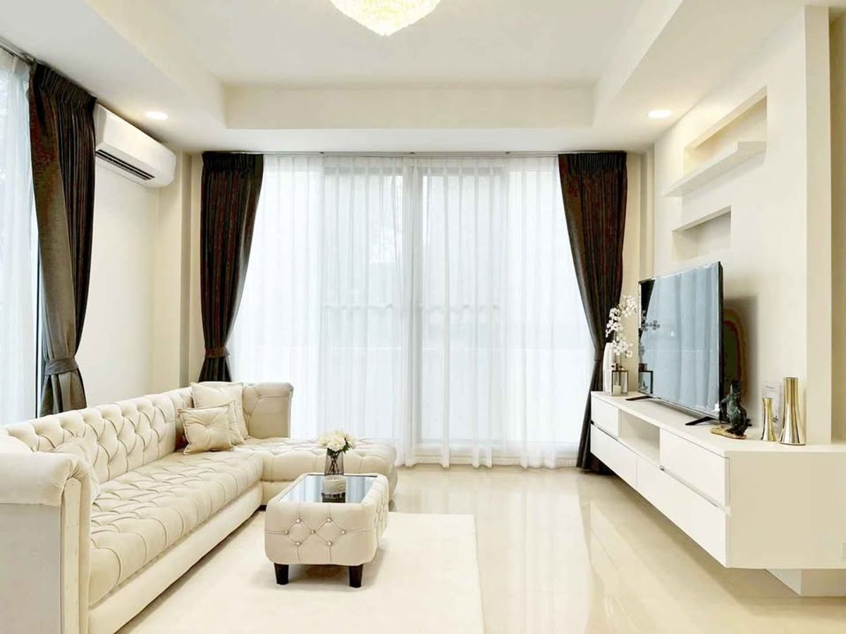ให้เช่าบ้านรัชดา ห้วยขวาง : บ้านหรู 3 ชั้น ทำเลดี พร้อมเฟอร์นิเจอร์ ตกแต่งสวยงาม ให้เช่า ย่านรัชดา-เหม่งจ๋าย ใกล้แม็คโคร ฟู้ดเซอร์วิส เหม่งจ๋าย