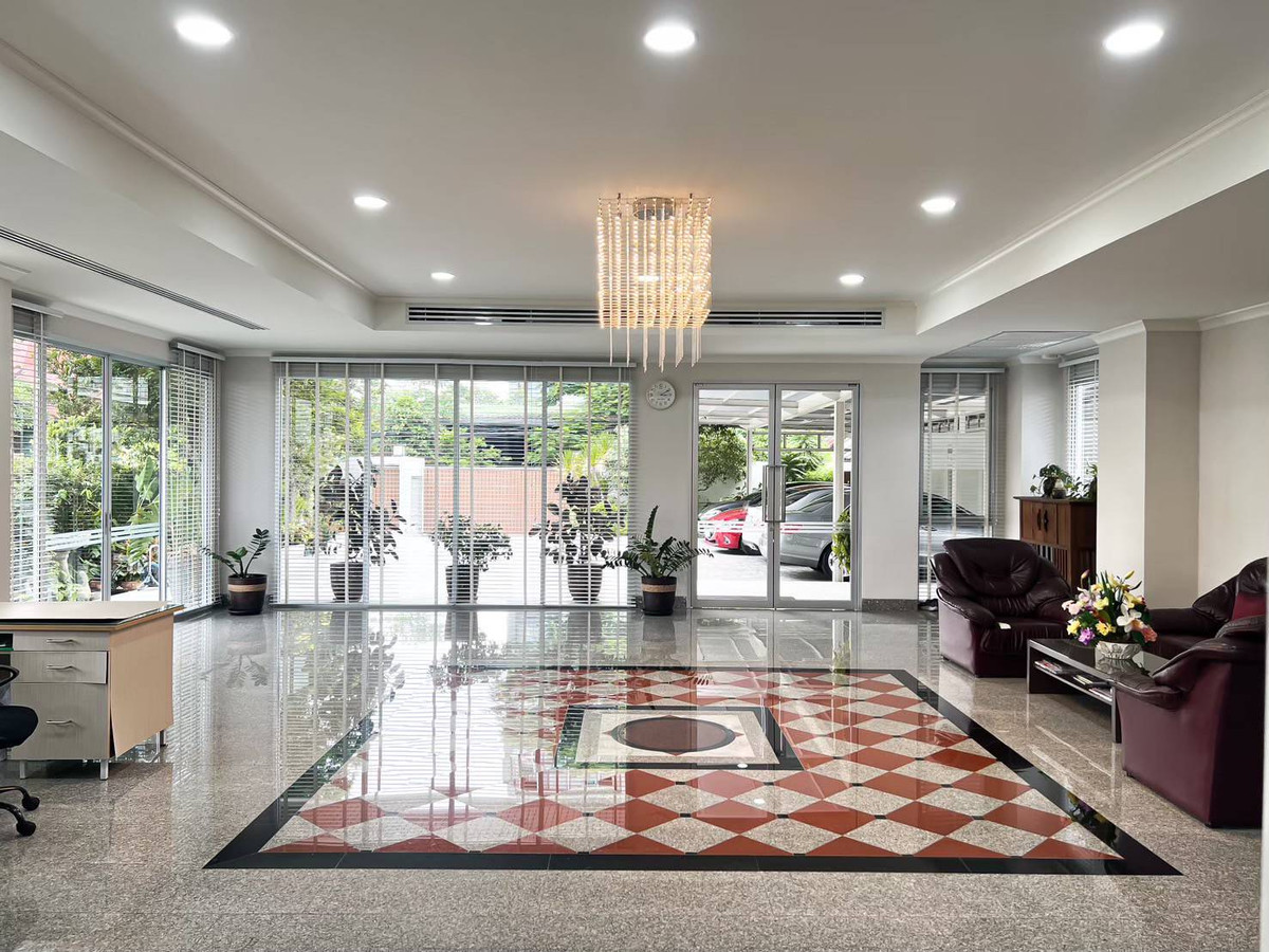 For SaleHome OfficeVipawadee, Don Mueang, Lak Si : Selling office buildings House for sale in Soi Chaeng Watthana 12 (Pak Soi- Crown Hospital), Lak Si District, Bangkok, Chaeng Watthana, Vibhavadi, Laksi near the pink MRT Expressway