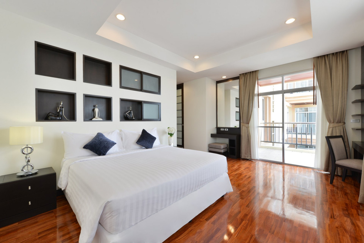 For RentCondoSukhumvit, Asoke, Thonglor : For Rent Huge Apartment in Asoke! 2 Bedroom-Renovated 155 SQ.M Near BTS Asoke Call 086-369-2224