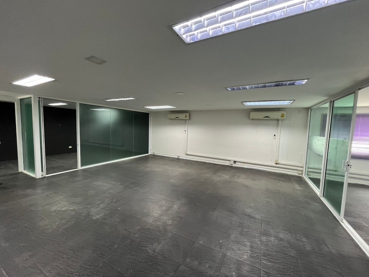 ให้เช่าอาคารพาณิชย์นวมินทร์ รามอินทรา : ✨ ให้เช่าอาคารพาณิชย์/สำนักงาน ติดถนนวัชรพล–ใกล้ตลาดถนอมมิตร ทำเลเด่นมาก ✨ 📍 เลือกเช่ารายชั้น อาคารสูง 5-7 ชั้น พื้นที่ใช้สอย 130 - 200 ตร.ม./ชั้น