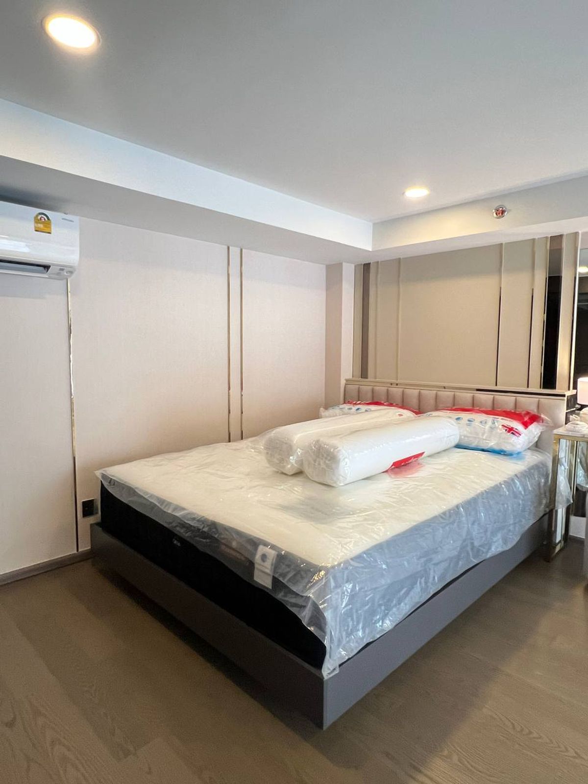 For RentCondoSiam Paragon ,Chulalongkorn,Samyan : Park Origin Chula Samyan【𝐑𝐄𝐍𝐓】🔥Minimalist room with warm tones, professionally built-in furniture🔥  Contact Line ID: @hacondo