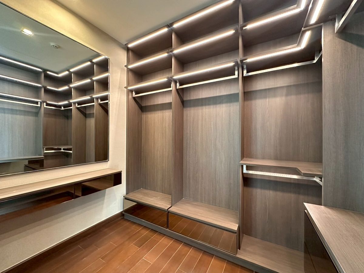 For SaleCondoNana, North Nana,Sukhumvit13, Soi Nana : Sell project room Q1 Sukhumvit. Special price. There are many discounted prices. There are many rooms to choose from.