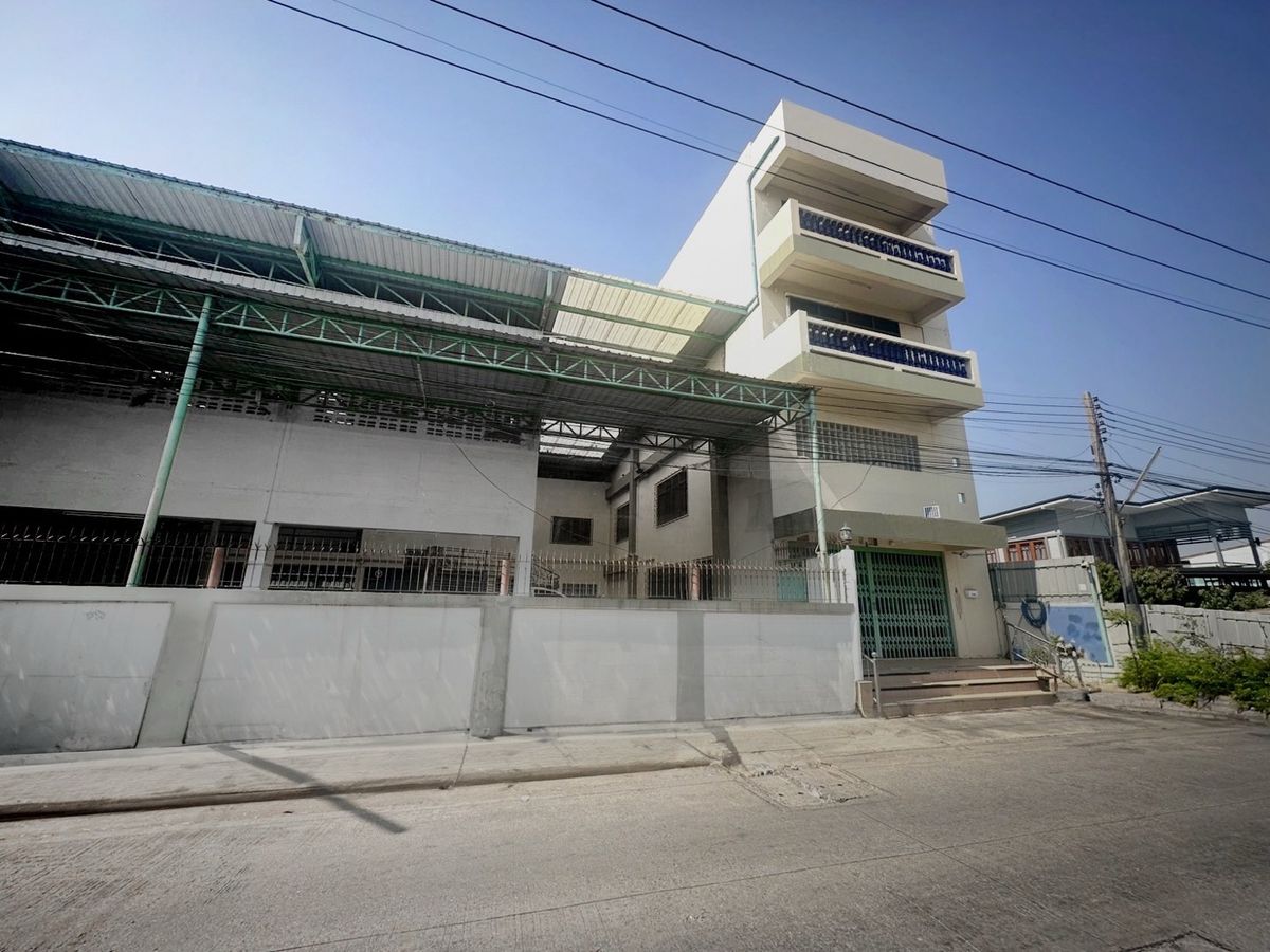ขายโกดังปทุมธานี รังสิต ธรรมศาสตร์ : ขายโฮมออฟฟิศ 3.5 ชั้น พร้อมโกดัง พื้นที่ใช้สอยรวม 1,264 ตร.ม. เนื้อที่ 150 ตารางวา  ใกล้ฟิวเจอร์พาร์ค รังสิต
