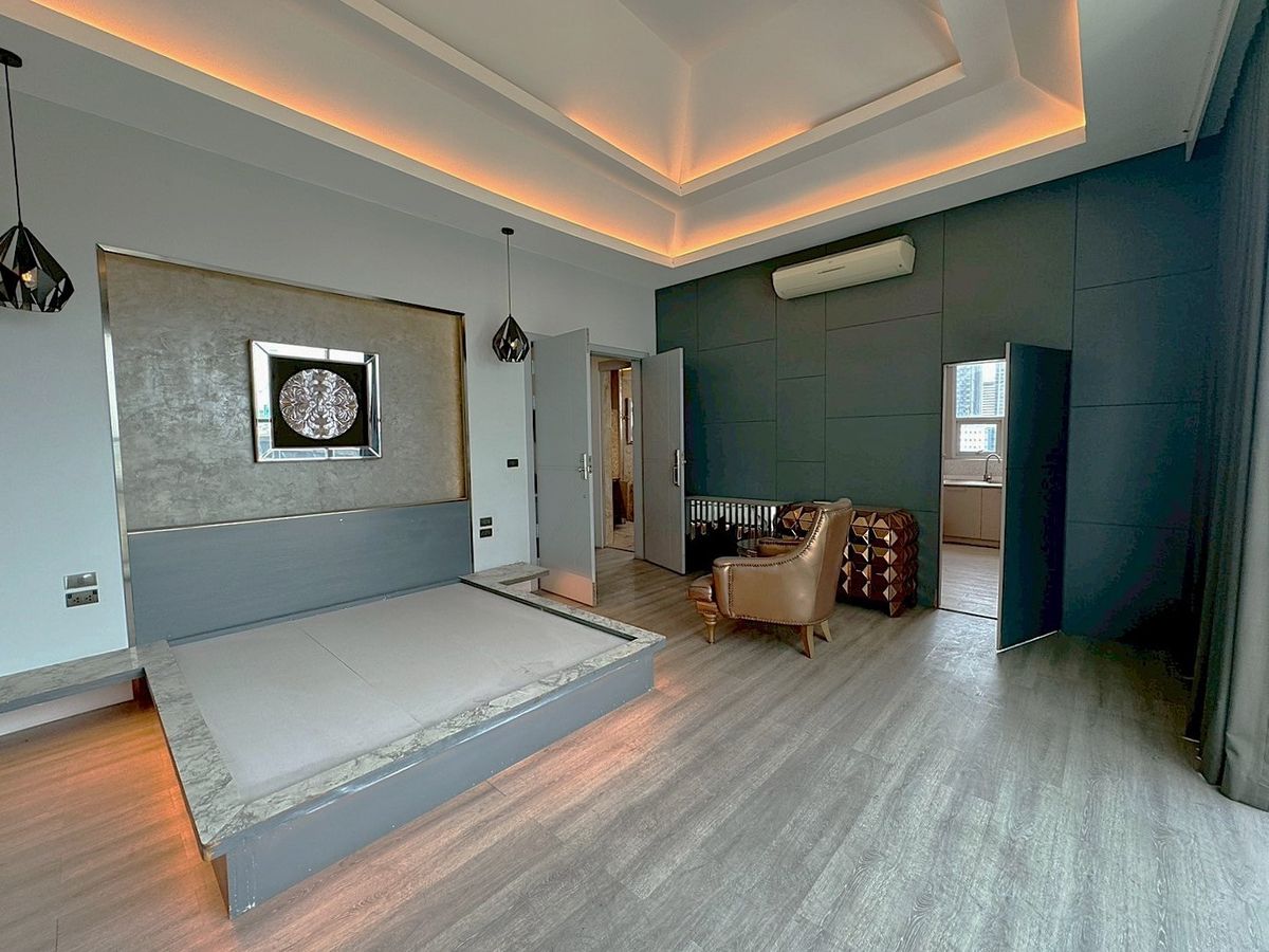 For RentShop HouseSukhumvit, Asoke, Thonglor : Building for rent with elevator. Walking distance to Airport Link. Asoke – Rama 9 ** NO CO-AGENT ** 