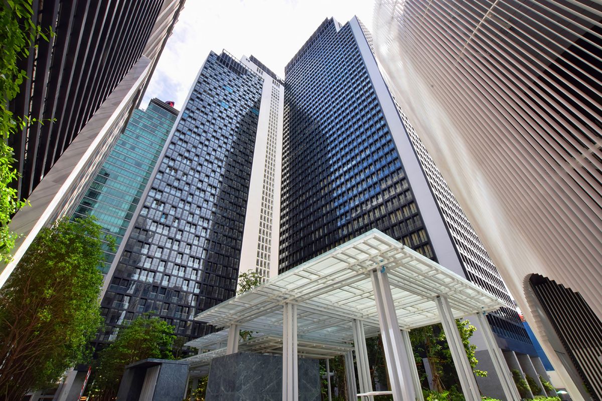 ให้เช่าคอนโดวิทยุ ชิดลม หลังสวน : Luxury Condo for Rent at Noble Ploenchit – Direct BTS Access, Ready to Move In