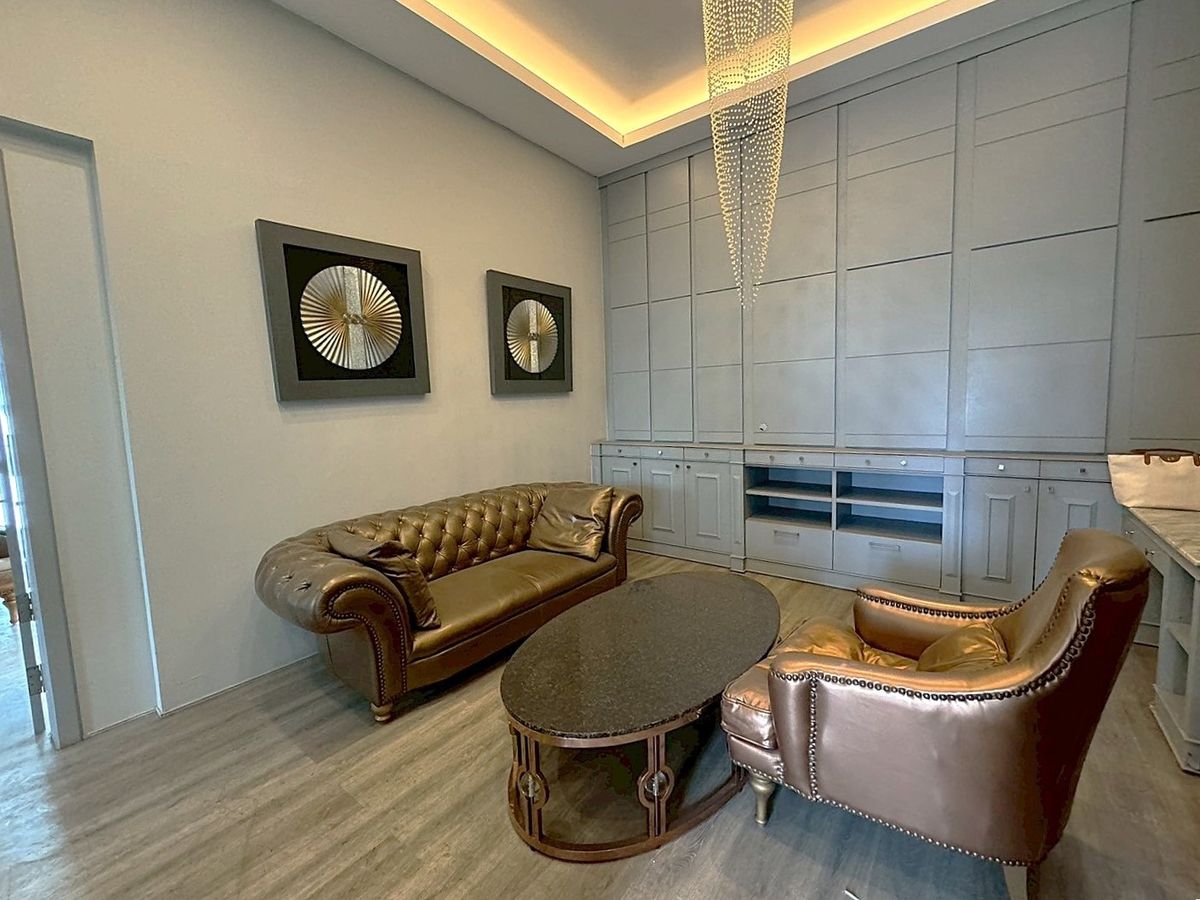 For RentShop HouseSukhumvit, Asoke, Thonglor : Building for rent with elevator. Walking distance to Airport Link. Asoke – Rama 9 ** NO CO-AGENT ** 