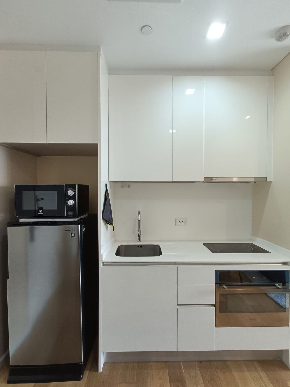 ให้เช่าคอนโดลาดพร้าว เซ็นทรัลลาดพร้าว : ให้เช่า 📍 The Saint Residences 📍 เฟอร์นิเจอร์ และ เครื่องใช้ไฟฟ้าครบ ใกล้ BTS ห้าแยกลาดพร้าว