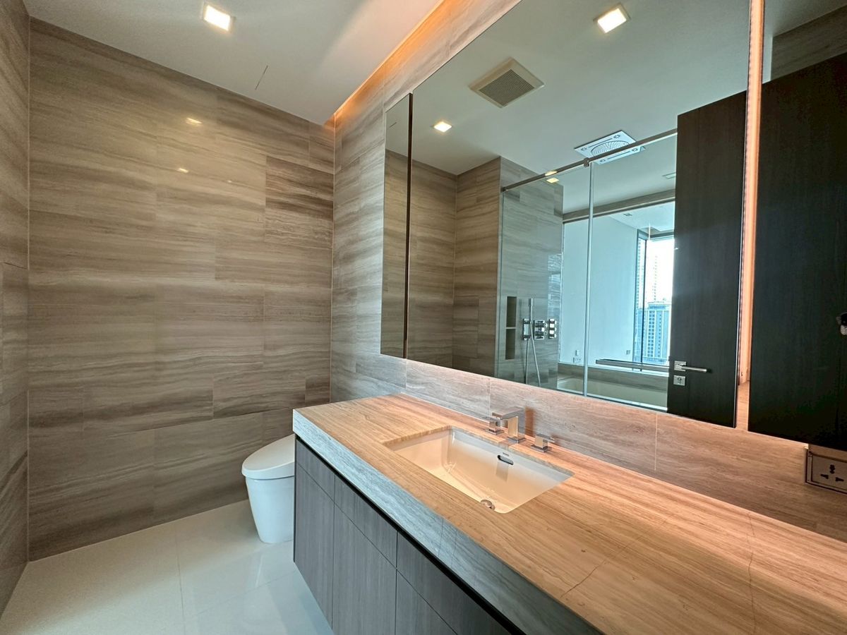 For SaleCondoNana, North Nana,Sukhumvit13, Soi Nana : Sell project room Q1 Sukhumvit 3 bedrooms, special price with special promotion in the backyard