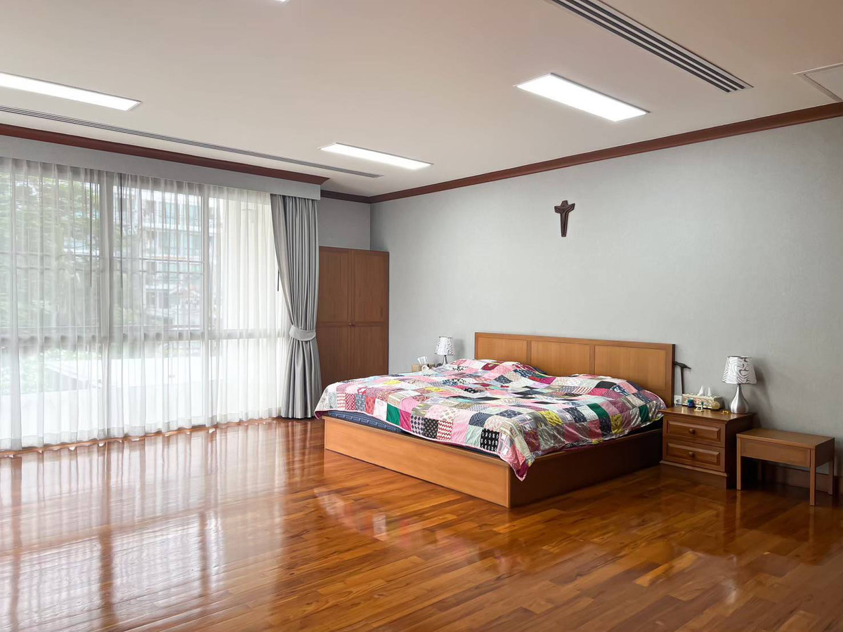 For SaleHome OfficeVipawadee, Don Mueang, Lak Si : Selling office buildings House for sale in Soi Chaeng Watthana 12 (Pak Soi- Crown Hospital), Lak Si District, Bangkok, Chaeng Watthana, Vibhavadi, Laksi near the pink MRT Expressway