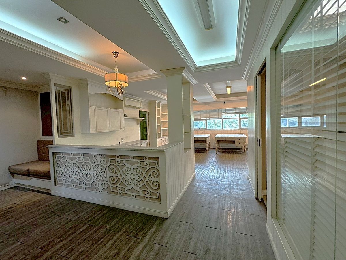 For RentShop HouseSukhumvit, Asoke, Thonglor : Building for rent with elevator. Walking distance to Airport Link. Asoke – Rama 9 ** NO CO-AGENT ** 