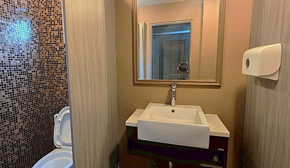 For RentShop HouseSukhumvit, Asoke, Thonglor : Building for rent with elevator. Walking distance to Airport Link. Asoke – Rama 9 ** NO CO-AGENT ** 