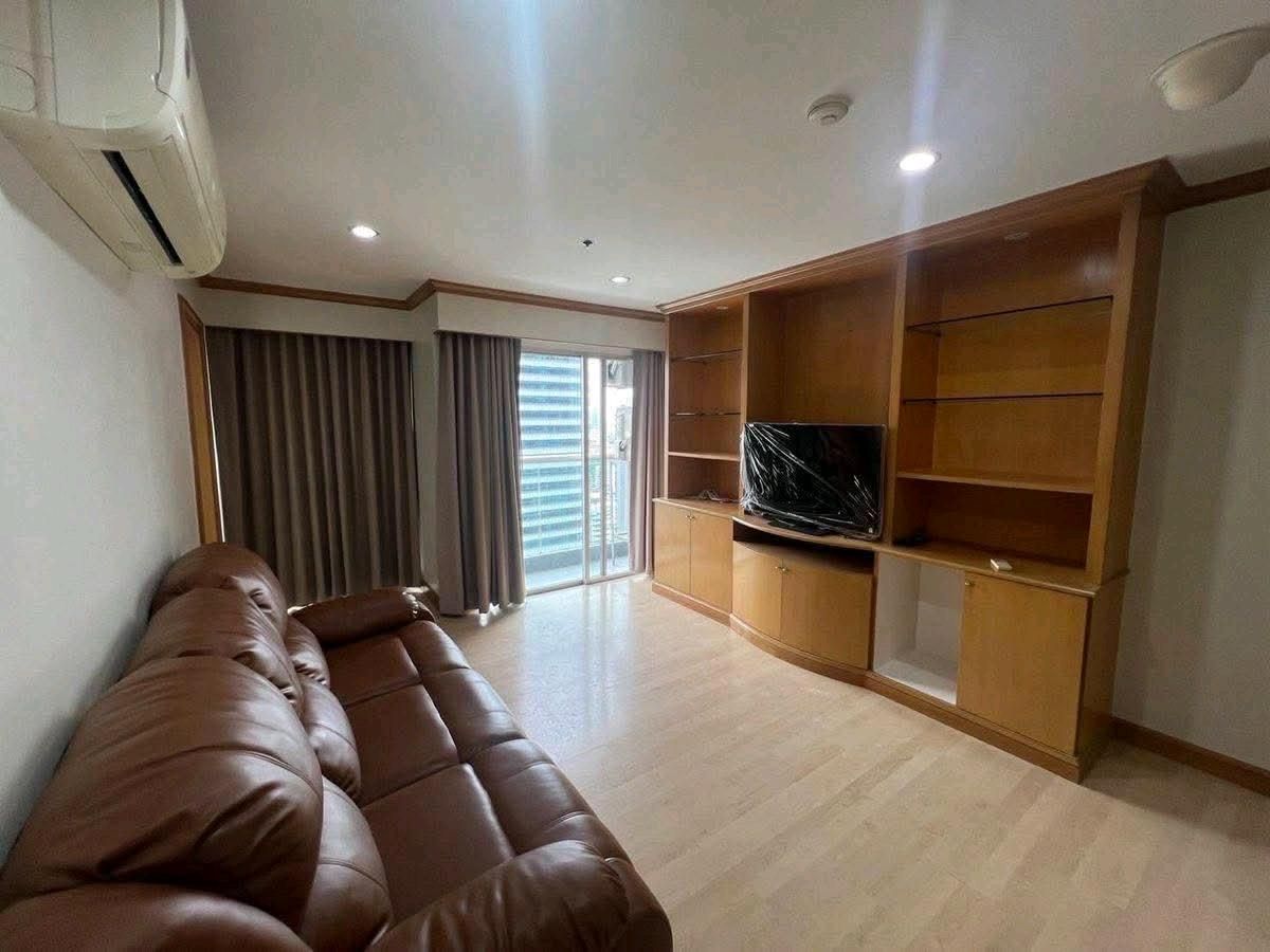 For RentCondoSilom, Saladaeng, Bangrak : #Silom Silom condo for rent in the heart of Sathorn 📞066-165-9828 The large city view of 110 sqm. #Near BTS St. Louis