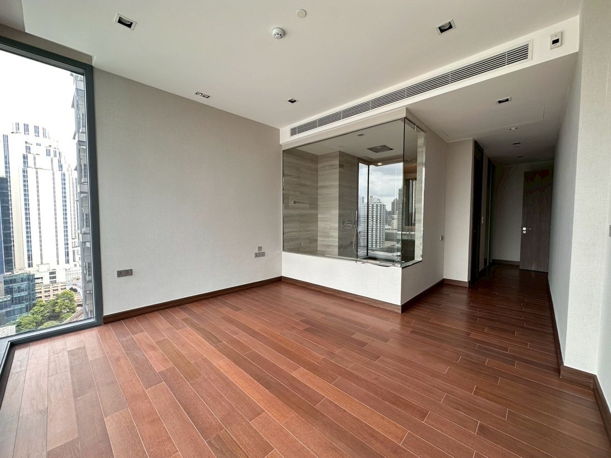 For SaleCondoNana, North Nana,Sukhumvit13, Soi Nana : Sell project room Q1 Sukhumvit 3 bedrooms, special price with special promotion in the backyard