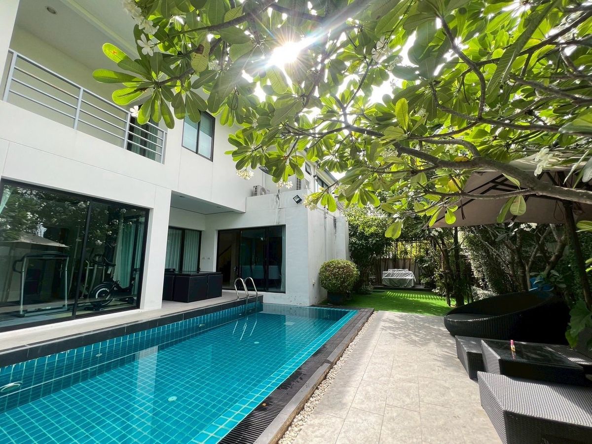 บ้านบางนา แบริ่ง ลาซาล : 🏡 บ้านหรู Pool Villa – Blue Lagoon 2 ✨ หลังมุม พื้นที่สวนกว้าง พร้อมสระว่ายน้ำระบบเกลือ