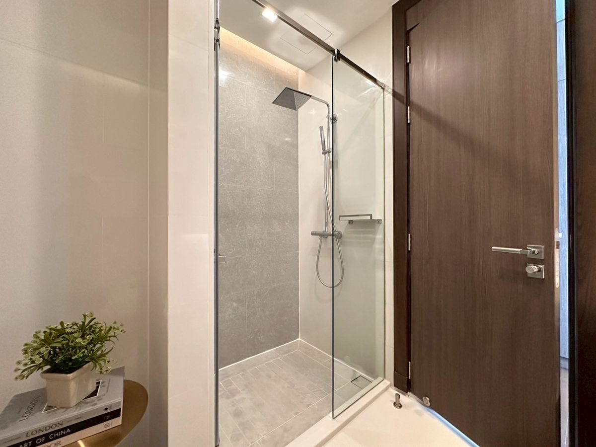 For SaleCondoNana, North Nana,Sukhumvit13, Soi Nana : Project room for sale. Q1 Sukhumvit 3BEDOOM. Special price. Get a home promotion. Contact.