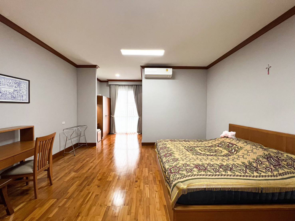 For SaleHome OfficeVipawadee, Don Mueang, Lak Si : Selling office buildings House for sale in Soi Chaeng Watthana 12 (Pak Soi- Crown Hospital), Lak Si District, Bangkok, Chaeng Watthana, Vibhavadi, Laksi near the pink MRT Expressway