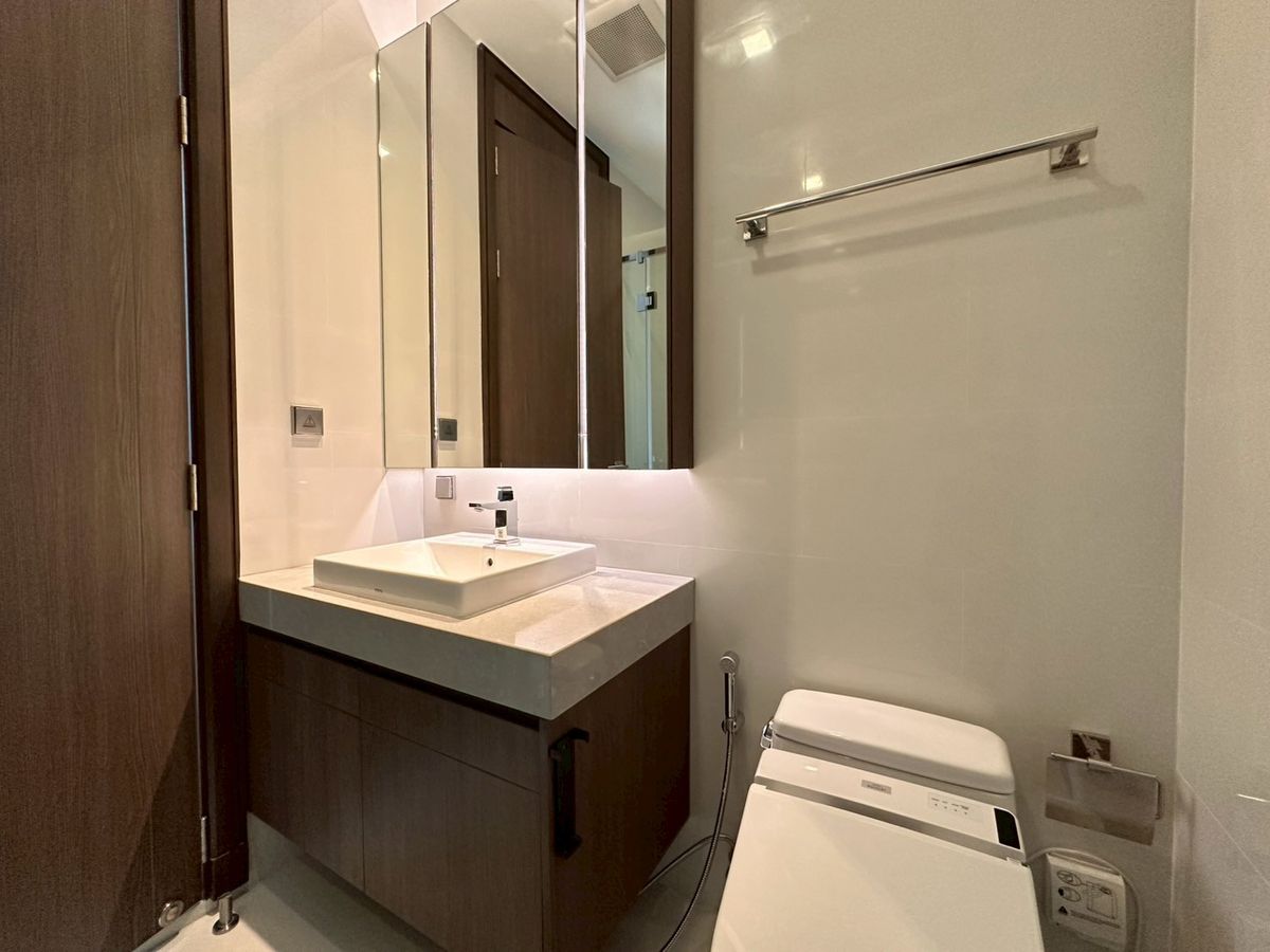 For SaleCondoNana, North Nana,Sukhumvit13, Soi Nana : Sell project room Q1 Sukhumvit. Special price. There are many discounted prices. There are many rooms to choose from.
