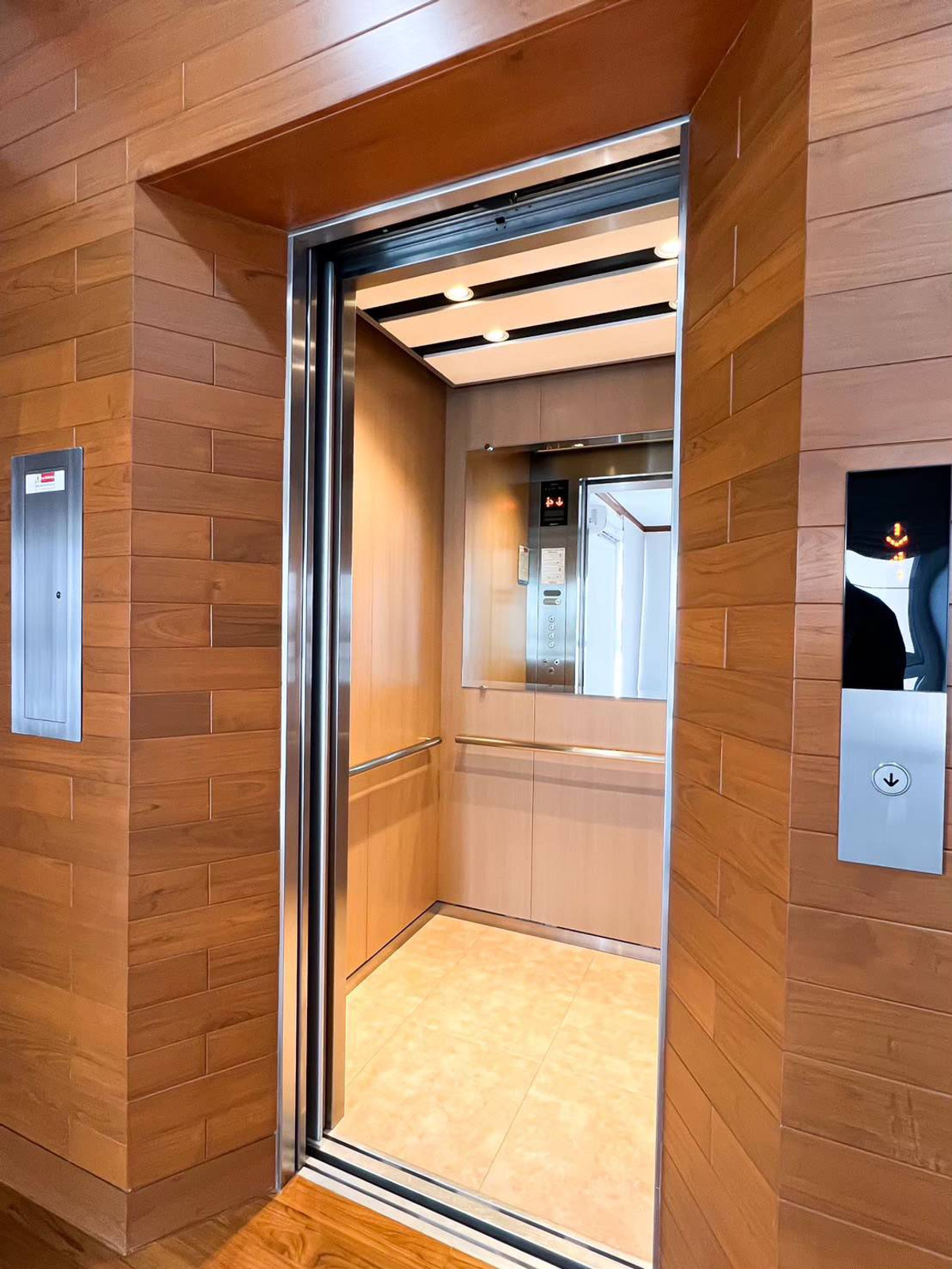 For SaleHome OfficeVipawadee, Don Mueang, Lak Si : Selling office buildings House for sale in Soi Chaeng Watthana 12 (Pak Soi- Crown Hospital), Lak Si District, Bangkok, Chaeng Watthana, Vibhavadi, Laksi near the pink MRT Expressway