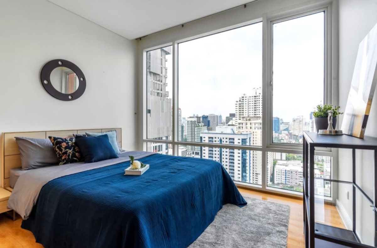 For RentCondoSukhumvit, Asoke, Thonglor : 🔥Hot🔥Rent Fullerton Sukhumvit (Pet Friendly) 🌟 Luxury animal raising condo, beautiful decoration, full function 95.98 sq.m., near BTS EKAMAI.