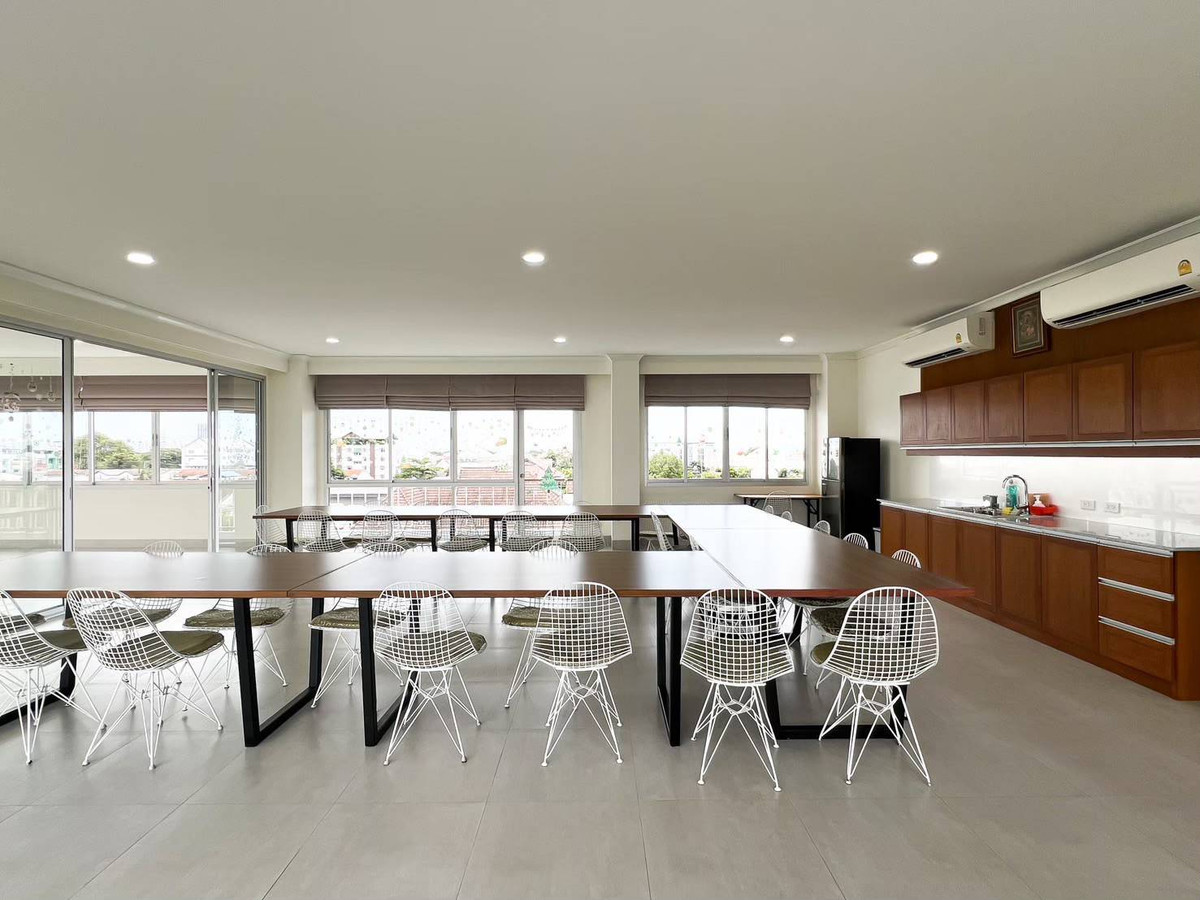 For SaleHome OfficeVipawadee, Don Mueang, Lak Si : Selling office buildings House for sale in Soi Chaeng Watthana 12 (Pak Soi- Crown Hospital), Lak Si District, Bangkok, Chaeng Watthana, Vibhavadi, Laksi near the pink MRT Expressway