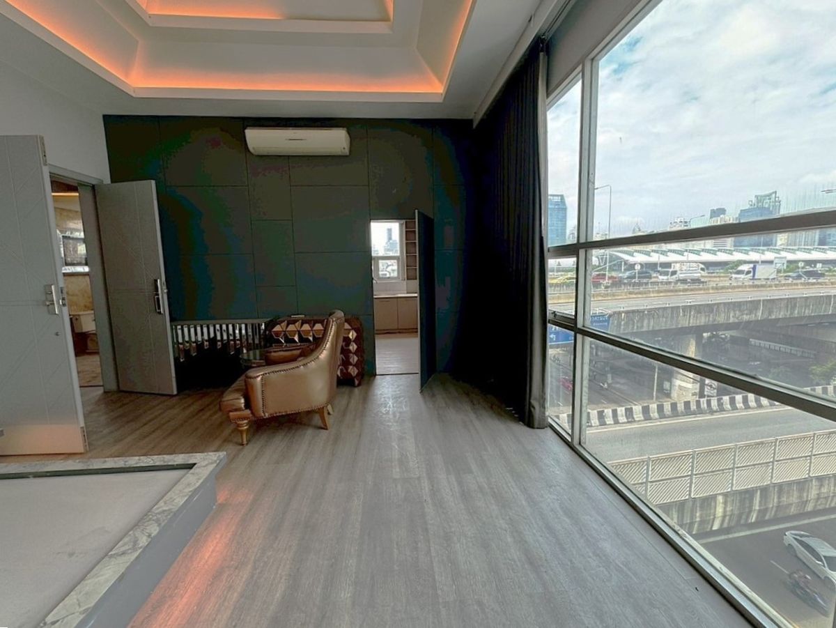 For RentShop HouseSukhumvit, Asoke, Thonglor : Building for rent with elevator. Walking distance to Airport Link. Asoke – Rama 9 ** NO CO-AGENT ** 