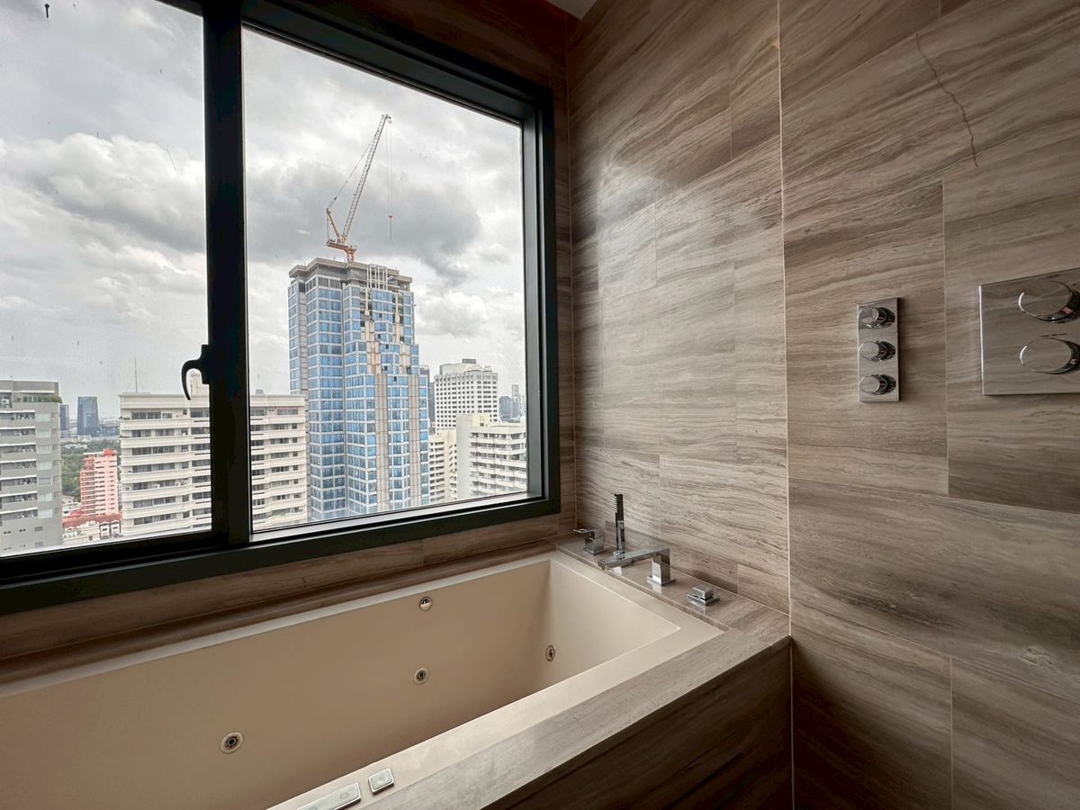 For SaleCondoNana, North Nana,Sukhumvit13, Soi Nana : Project Selling Room Q1 Sukhumvit 2Bedroom Corner Room Beautiful room Only 1 room per floor