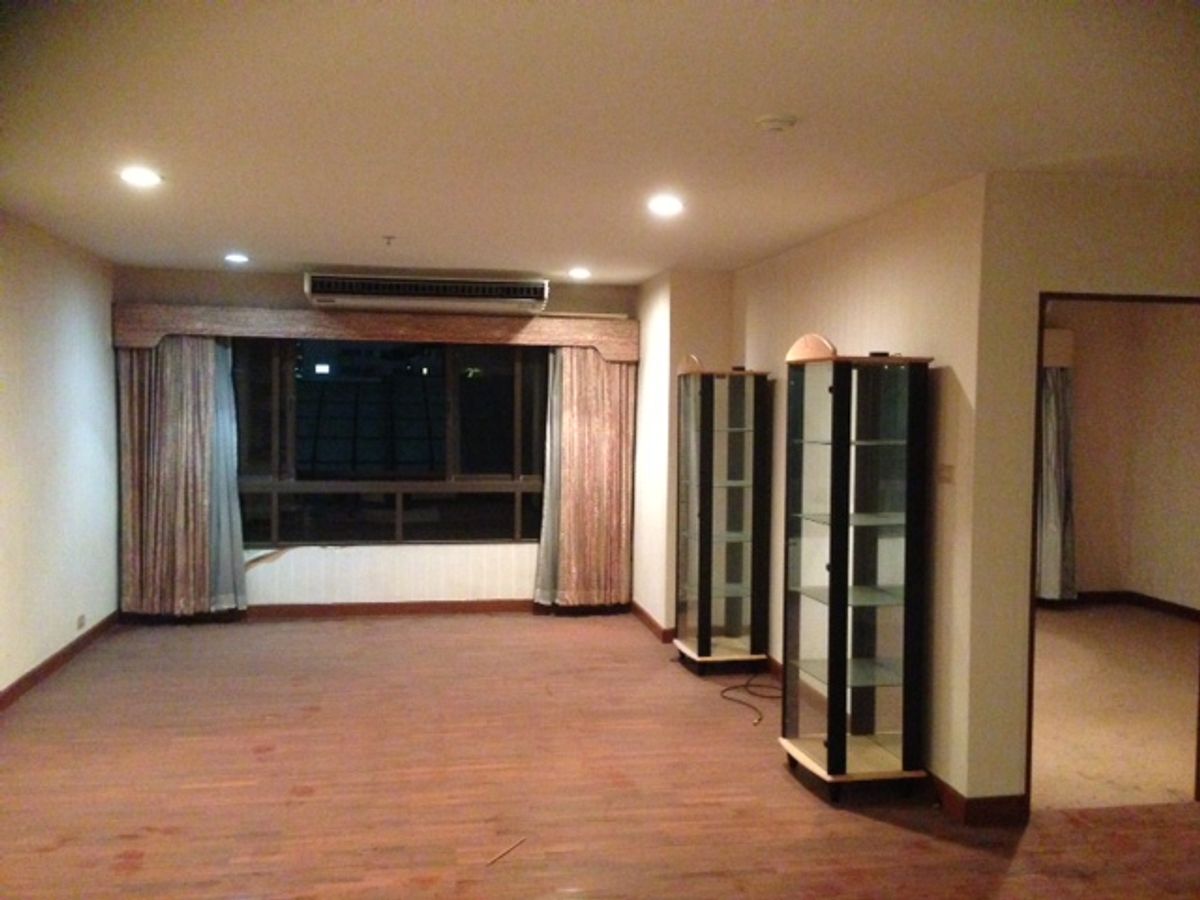 ขายคอนโดวิทยุ ชิดลม หลังสวน : Baan Ploenchit Condo FOR SALE Size 70 sqm. 1 beds 1 baths Near BTS Phloen Chit Station  Specail Price 6.70  Mb  ONLY 