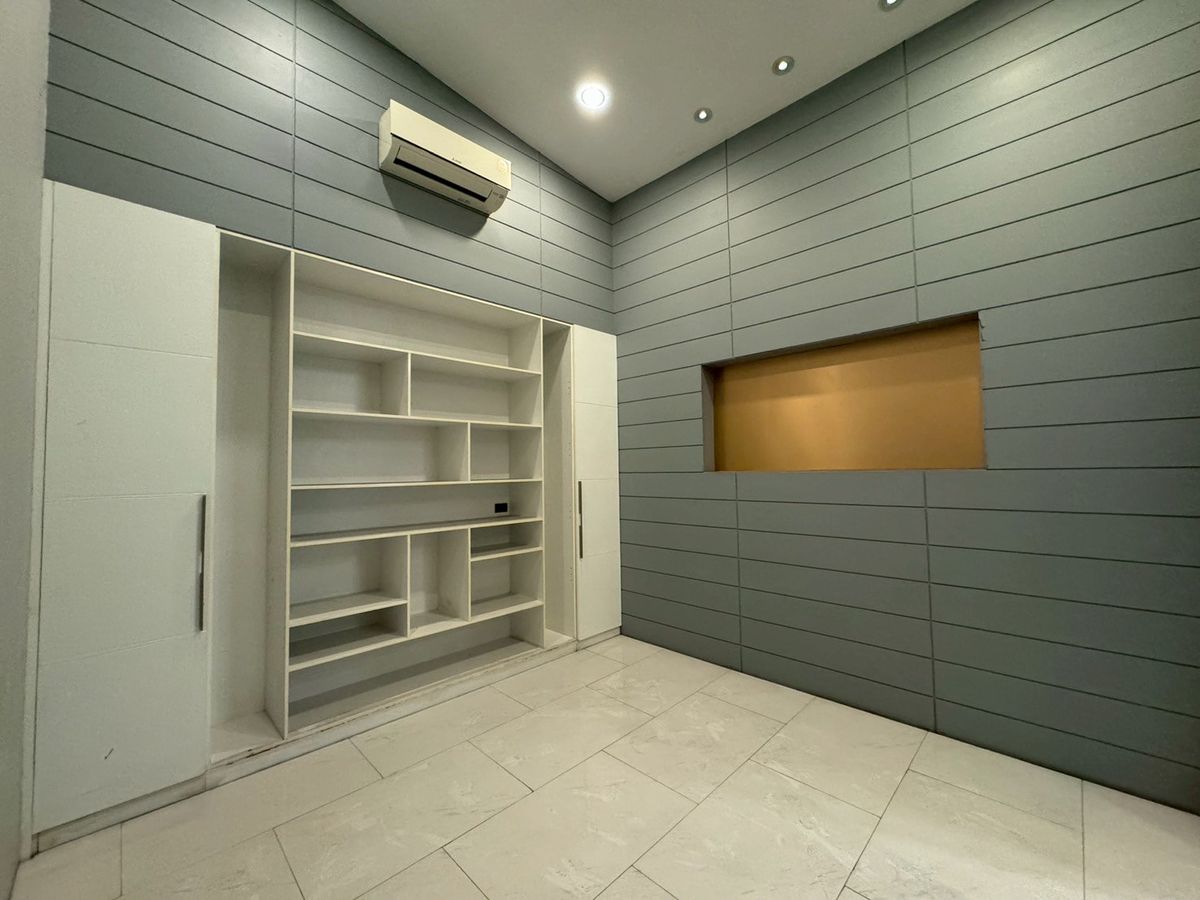 For RentShop HouseSukhumvit, Asoke, Thonglor : Building for rent with elevator. Walking distance to Airport Link. Asoke – Rama 9 ** NO CO-AGENT ** 