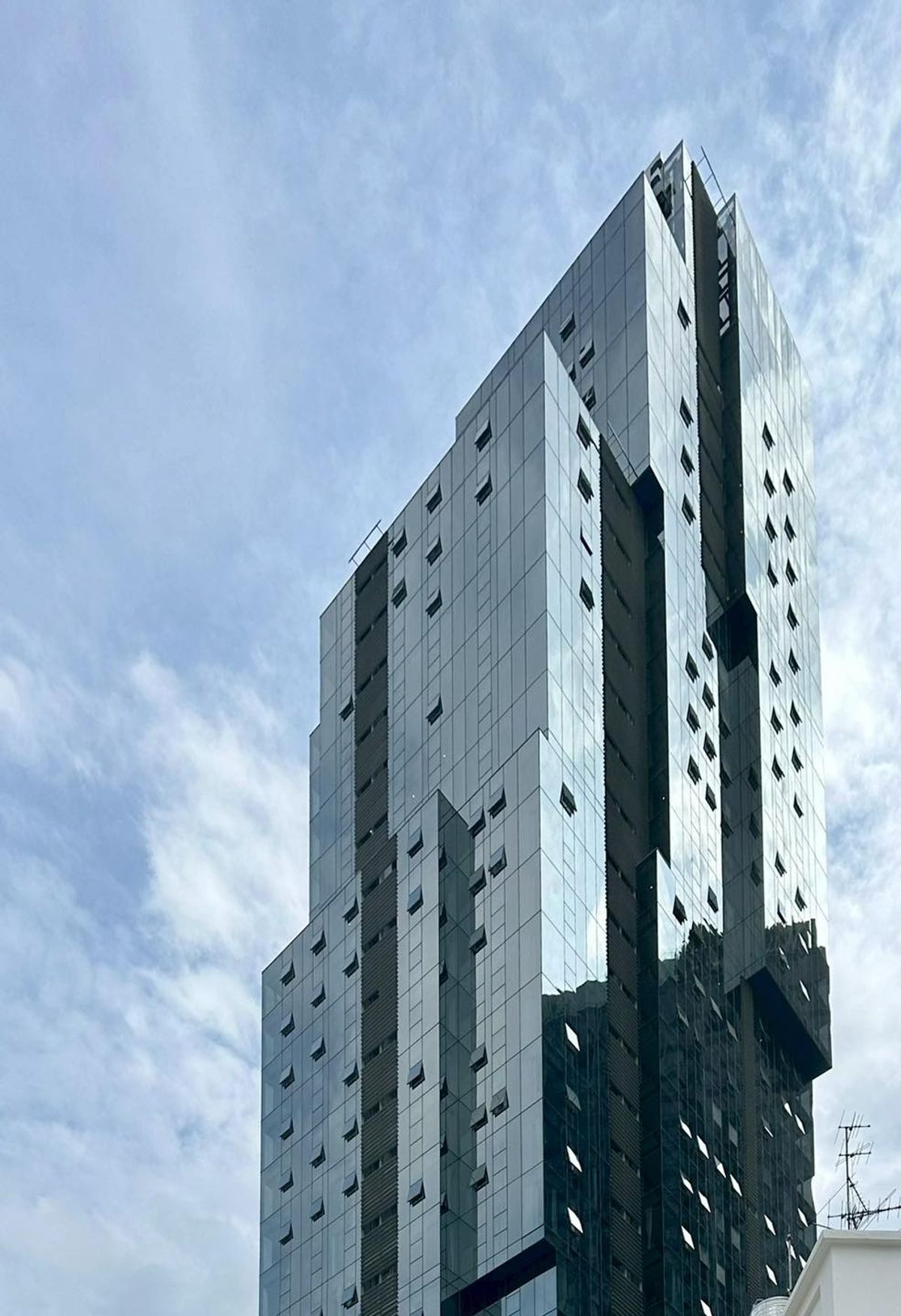 ขายคอนโดสุขุมวิท อโศก ทองหล่อ : เปิดให้ชมแล้ว The Residences 38 2-3ห้องนอนขนาดใหญ่  96sq.m. 2bedroom วิวสวยมาก สอบถาม โทร 0957615782