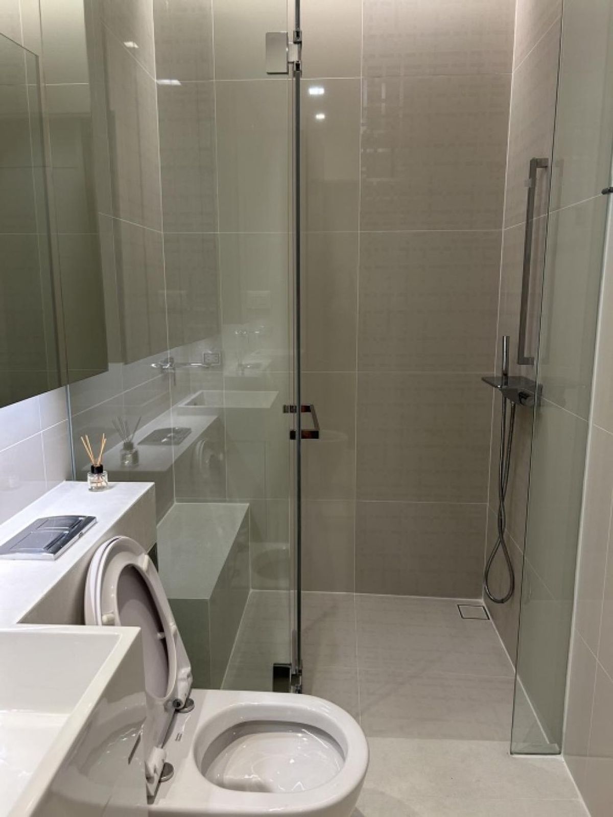 ให้เช่าคอนโดลาดพร้าว เซ็นทรัลลาดพร้าว : ให้เช่า 📍 The Saint Residences 📍 2 ห้องนอน เฟอร์นิเจอร์ และ เครื่องใช้ไฟฟ้าครบ ใกล้ BTS ห้าแยกลาดพร้าว