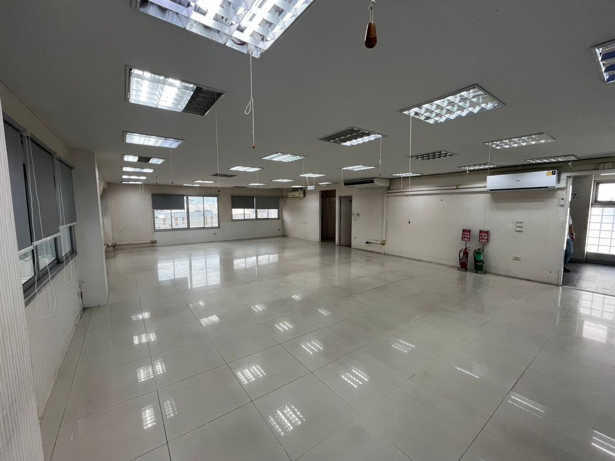 ให้เช่าอาคารพาณิชย์นวมินทร์ รามอินทรา : ✨ ให้เช่าอาคารพาณิชย์/สำนักงาน ติดถนนวัชรพล–ใกล้ตลาดถนอมมิตร ทำเลเด่นมาก ✨ 📍 เลือกเช่ารายชั้น อาคารสูง 5-7 ชั้น พื้นที่ใช้สอย 130 - 200 ตร.ม./ชั้น