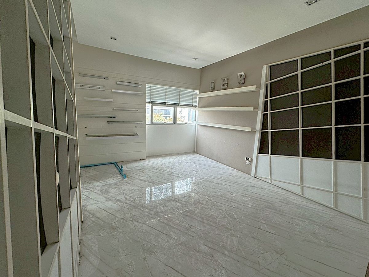 For RentShop HouseSukhumvit, Asoke, Thonglor : Building for rent with elevator. Walking distance to Airport Link. Asoke – Rama 9 ** NO CO-AGENT ** 